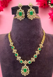 Beautiful Victorian polish short necklace with green stone